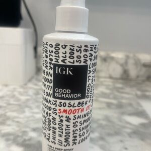 IGK Good Behavior Smoothing Spray - White